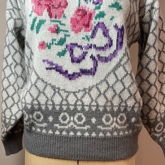 Vintage Floral Knit Sweater | Cottagecore Grey | L / G - Picture 5 of 11